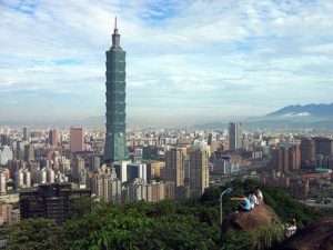 2004——2010年台北101大厦（TAIPEI 101）建成时间：2004年高度：448米，509.2米（含天线）层数：101层位置：中国台湾台北市保持世界最高大楼时间：6年 